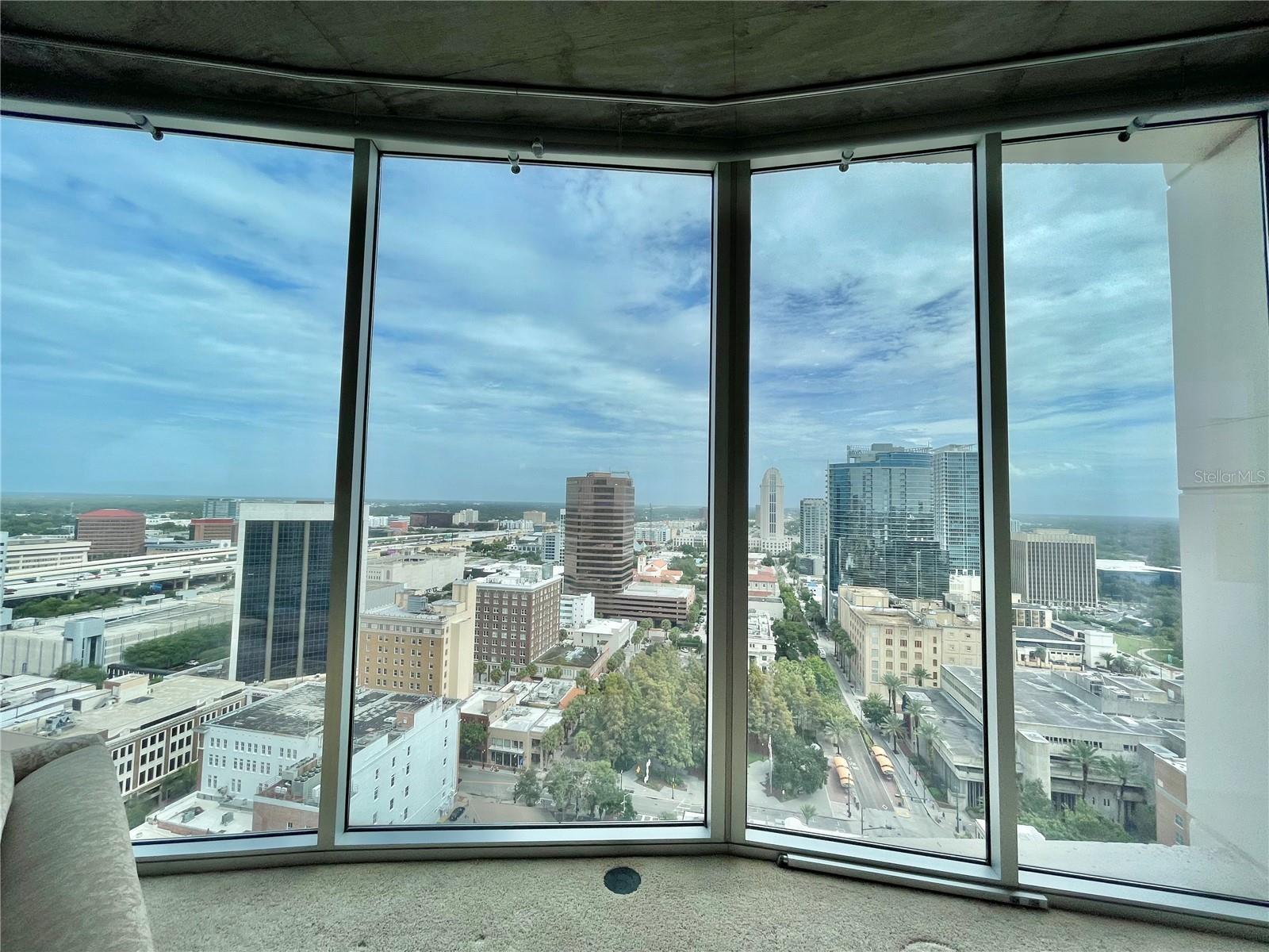 Image 14 of 39 For 155 Court Avenue 2016