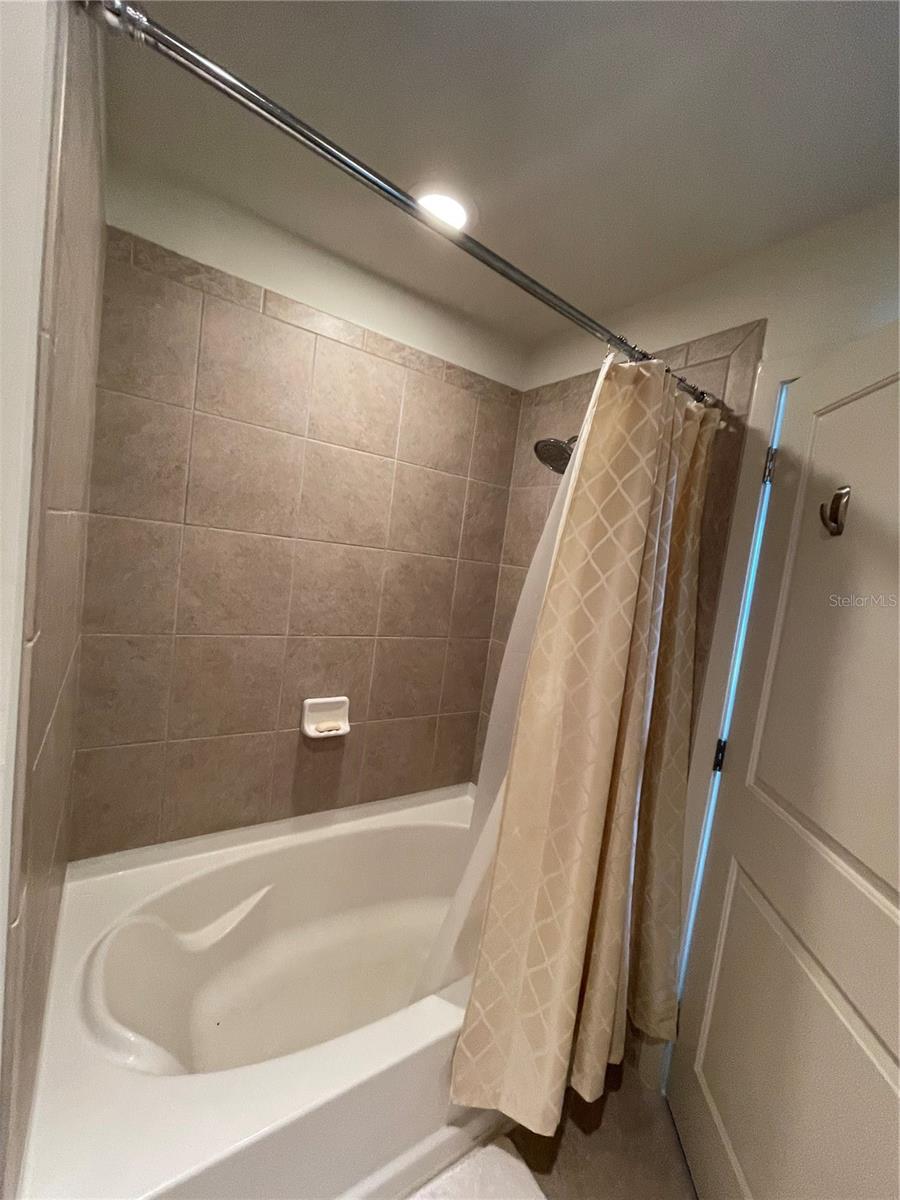 Image 23 of 39 For 155 Court Avenue 2016