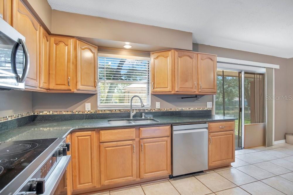 Image 10 of 25 For 1813 Oakey Avenue