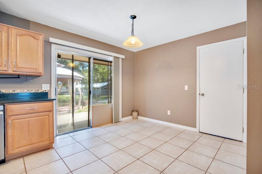 Image 11 of 25 For 1813 Oakey Avenue