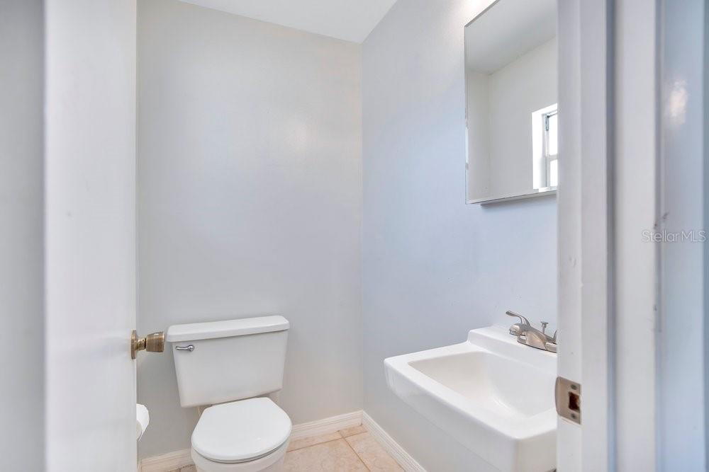 Image 14 of 25 For 1813 Oakey Avenue