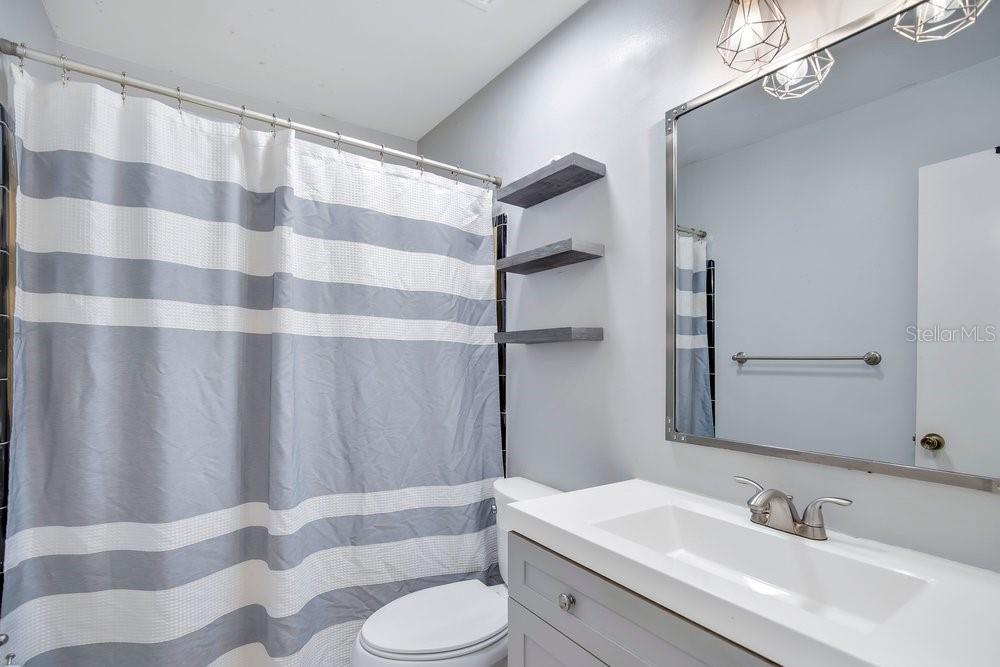 Image 17 of 25 For 1813 Oakey Avenue