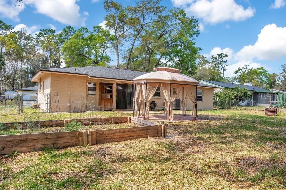 Image 18 of 25 For 1813 Oakey Avenue