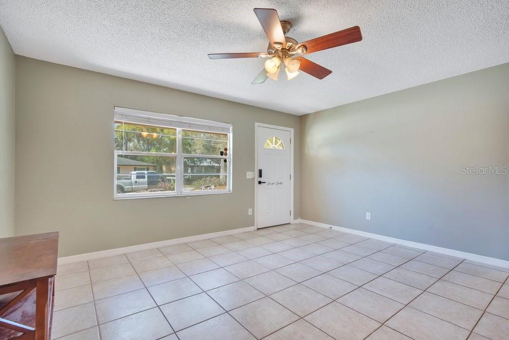 Image 5 of 25 For 1813 Oakey Avenue