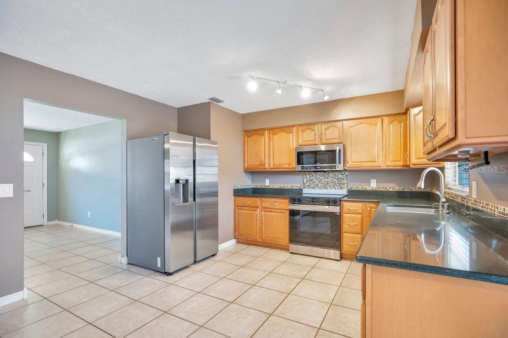 Image 7 of 25 For 1813 Oakey Avenue