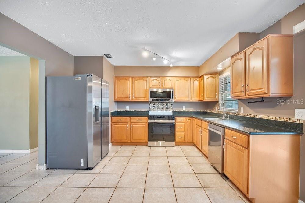 Image 8 of 25 For 1813 Oakey Avenue