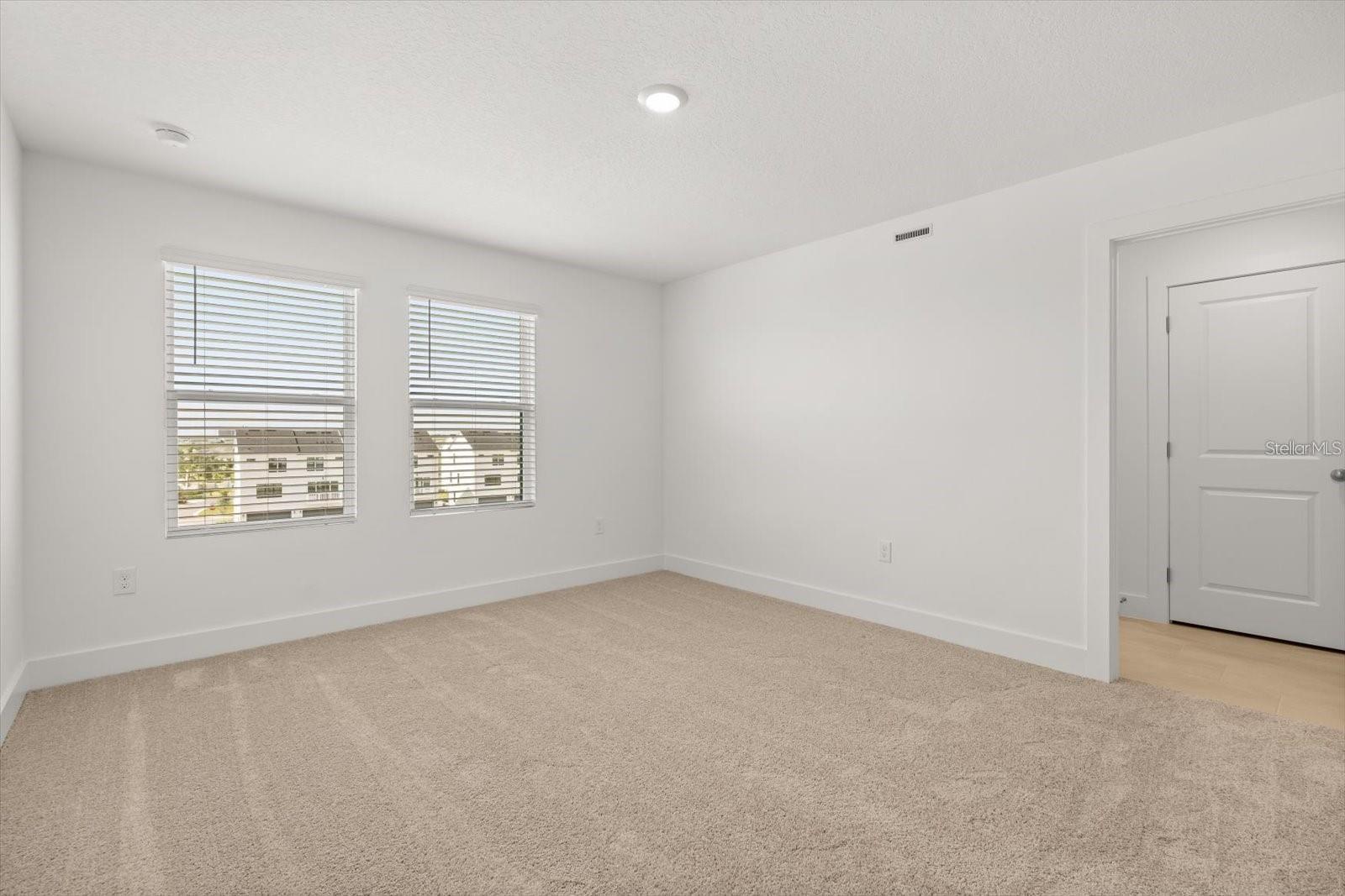 Image 21 of 30 For 15489 Hamlin Park Drive