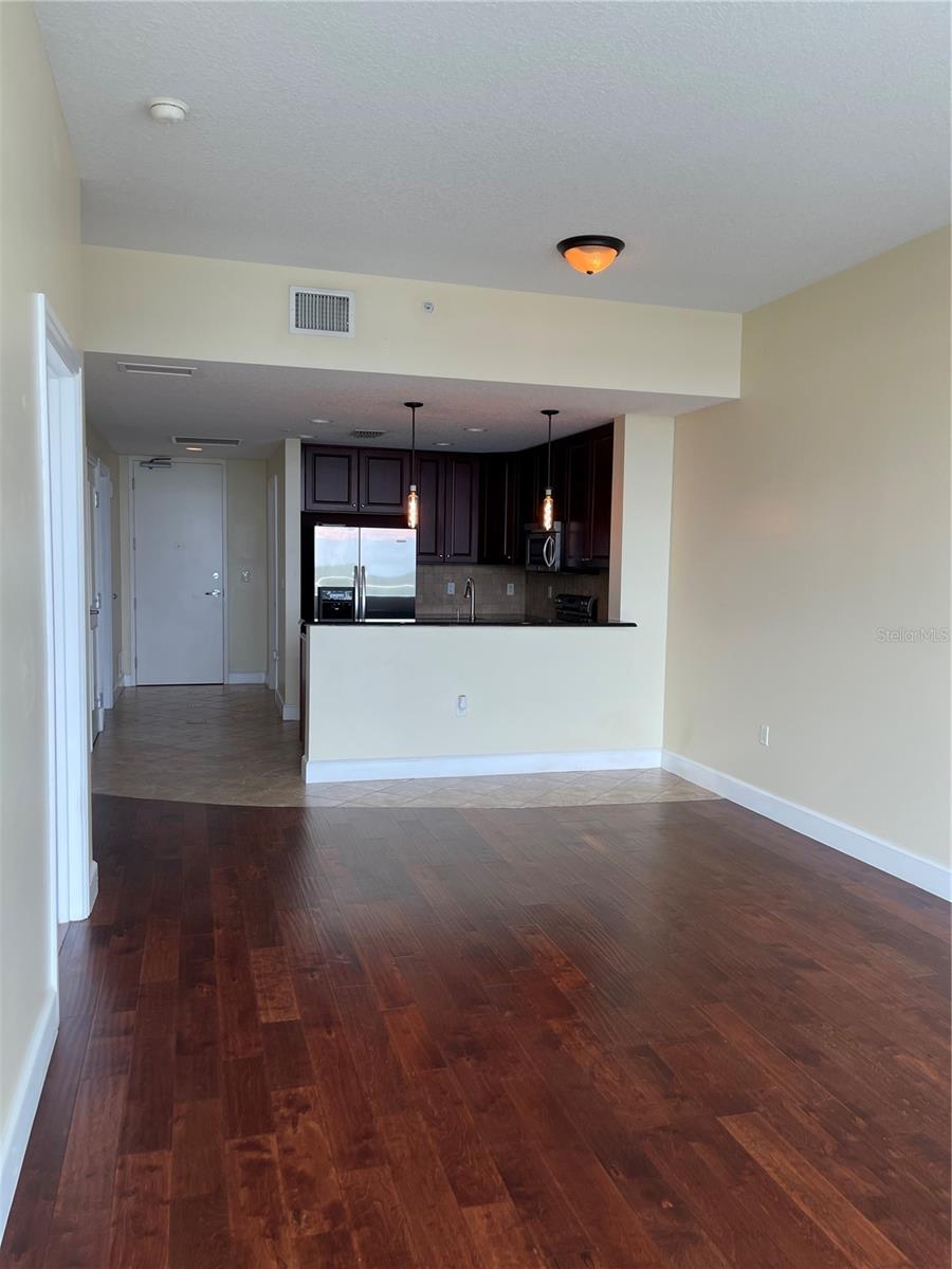 Image 5 of 24 For 101 Eola Drive 909