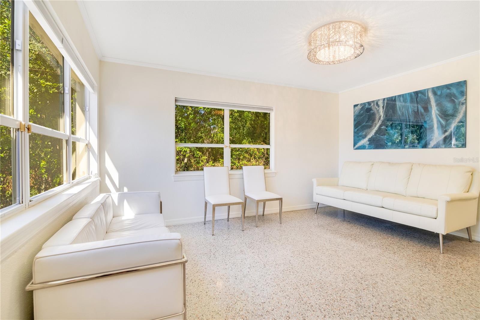 Image 10 of 32 For 4749 Hargrave Street