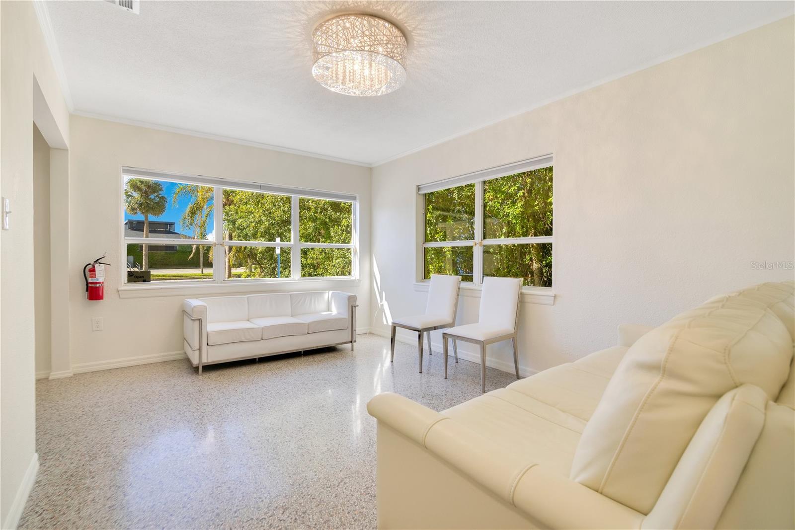 Image 11 of 32 For 4749 Hargrave Street