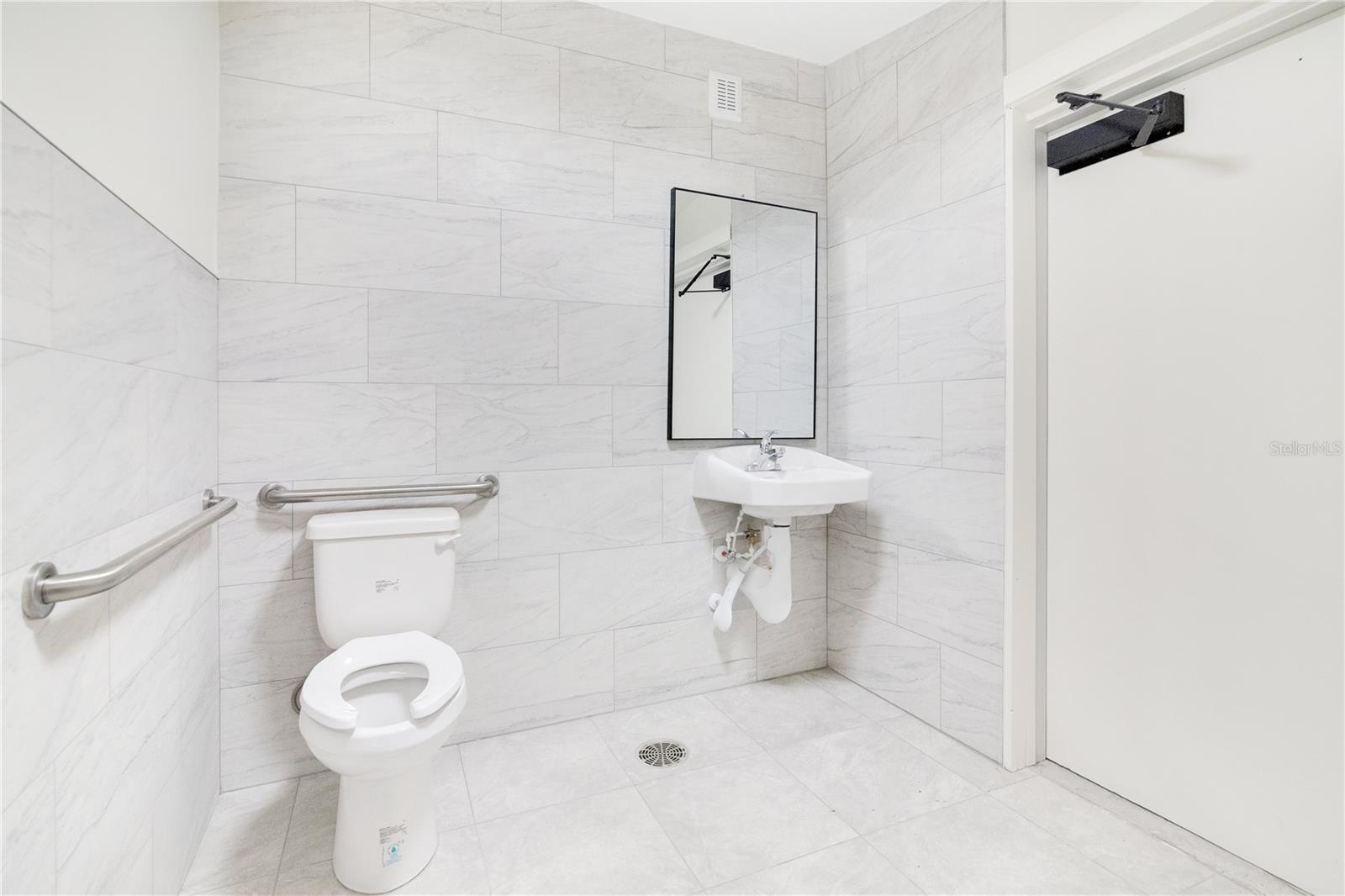 Image 20 of 32 For 4749 Hargrave Street