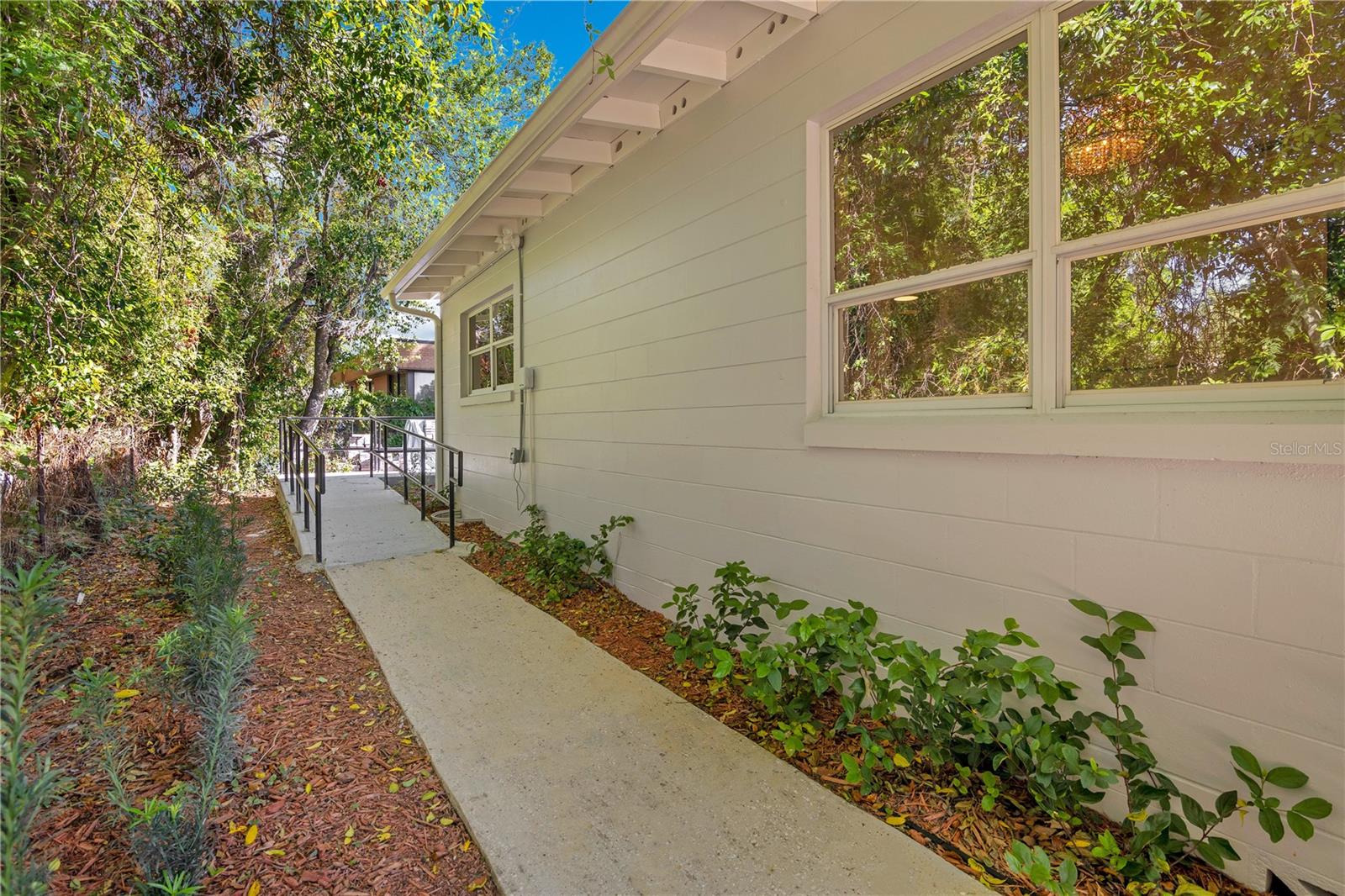 Image 22 of 32 For 4749 Hargrave Street