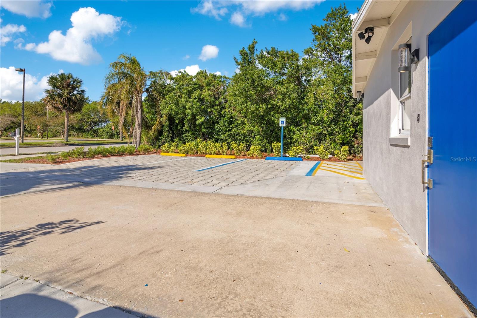 Image 3 of 32 For 4749 Hargrave Street