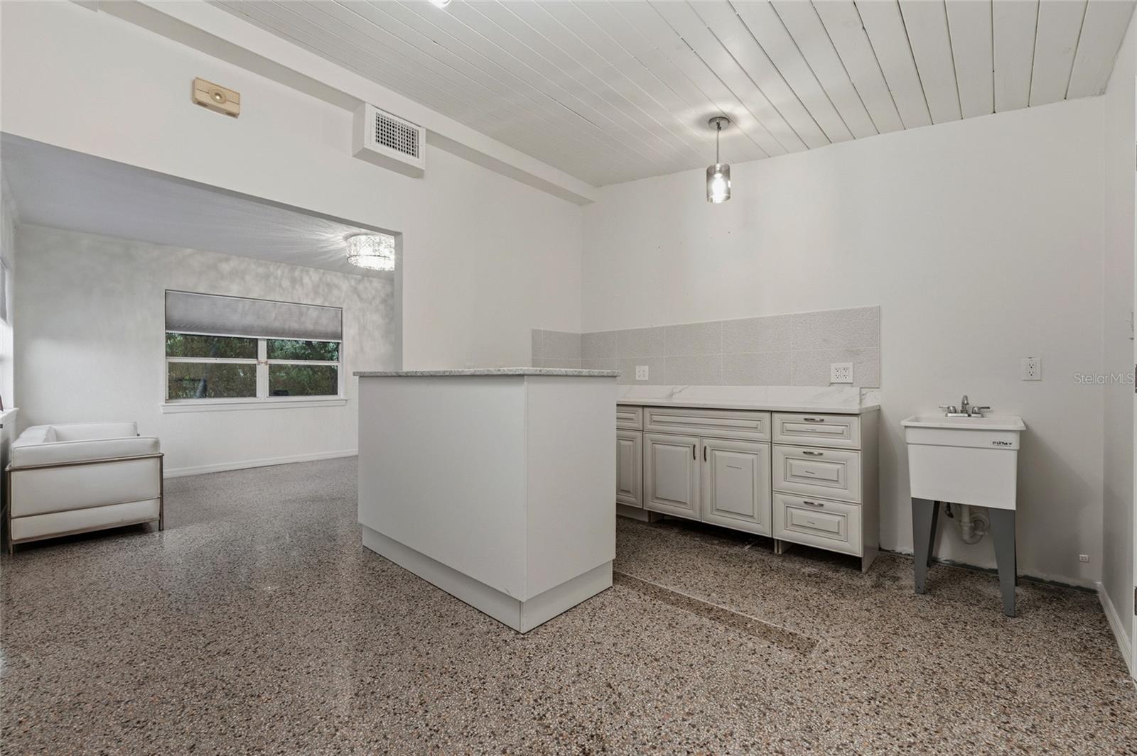 Image 8 of 32 For 4749 Hargrave Street