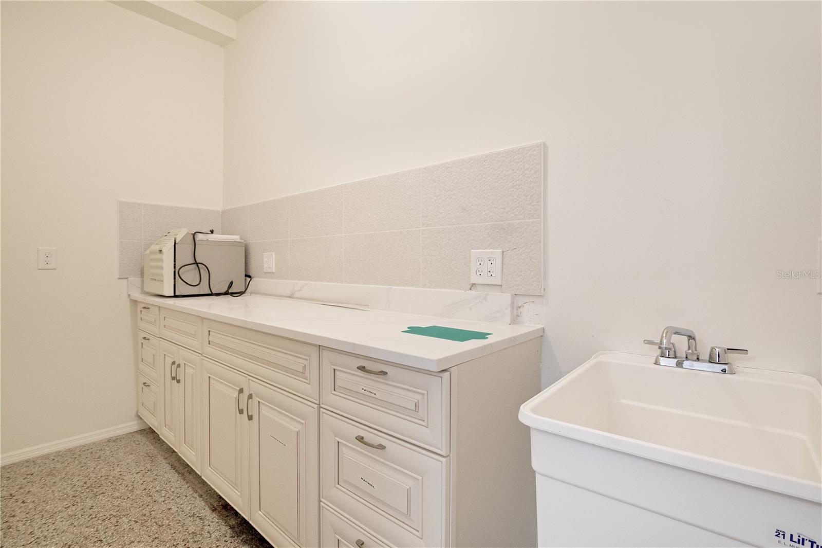 Image 9 of 32 For 4749 Hargrave Street