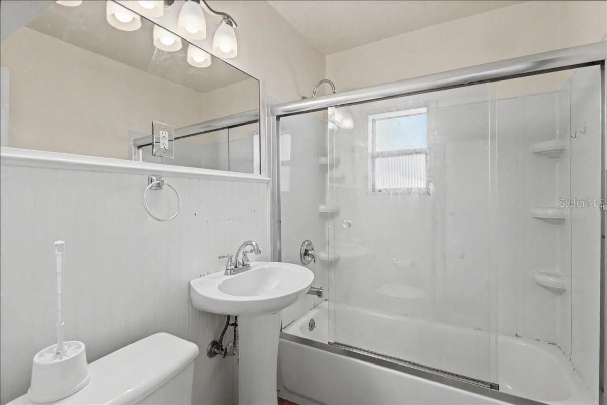 Image 22 of 49 For 15 Alamanda Drive