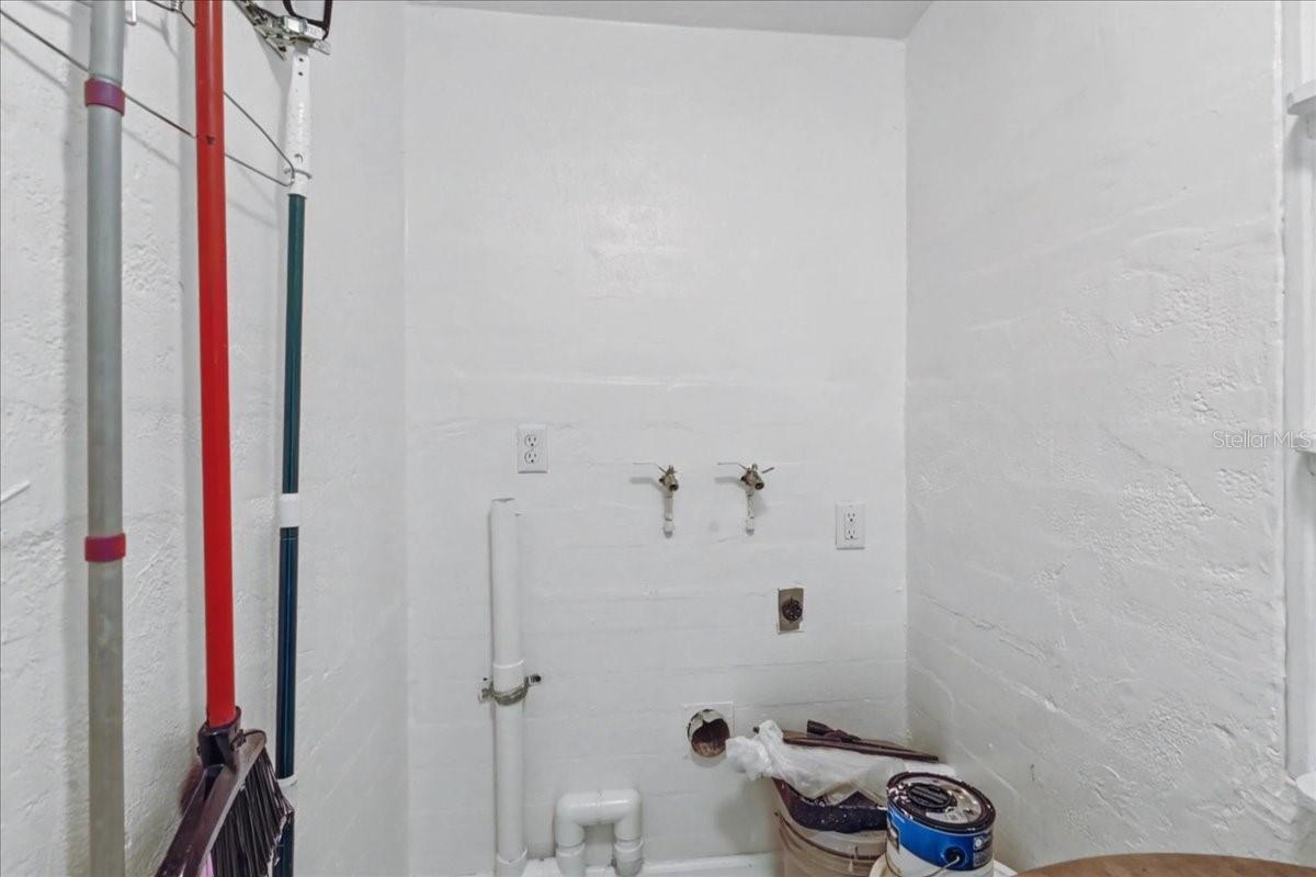 Image 27 of 49 For 15 Alamanda Drive