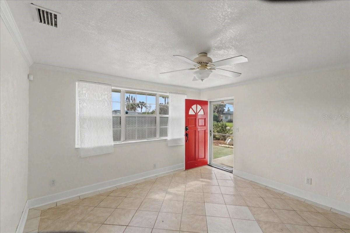 Image 7 of 49 For 15 Alamanda Drive