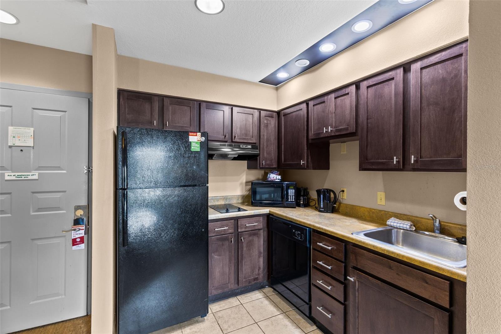 Image 4 of 28 For 8303 Palm Parkway 511