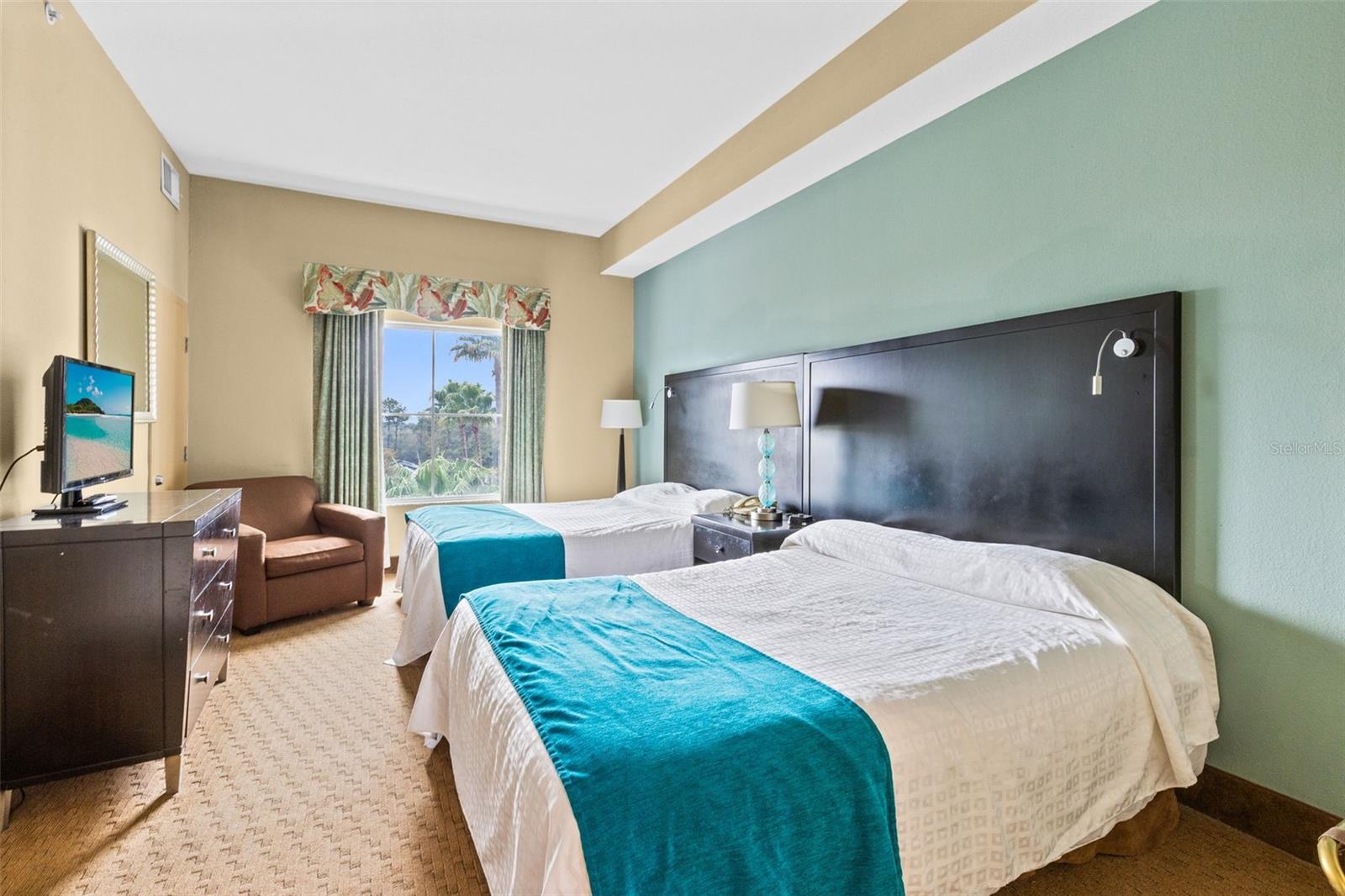 Image 7 of 28 For 8303 Palm Parkway 511