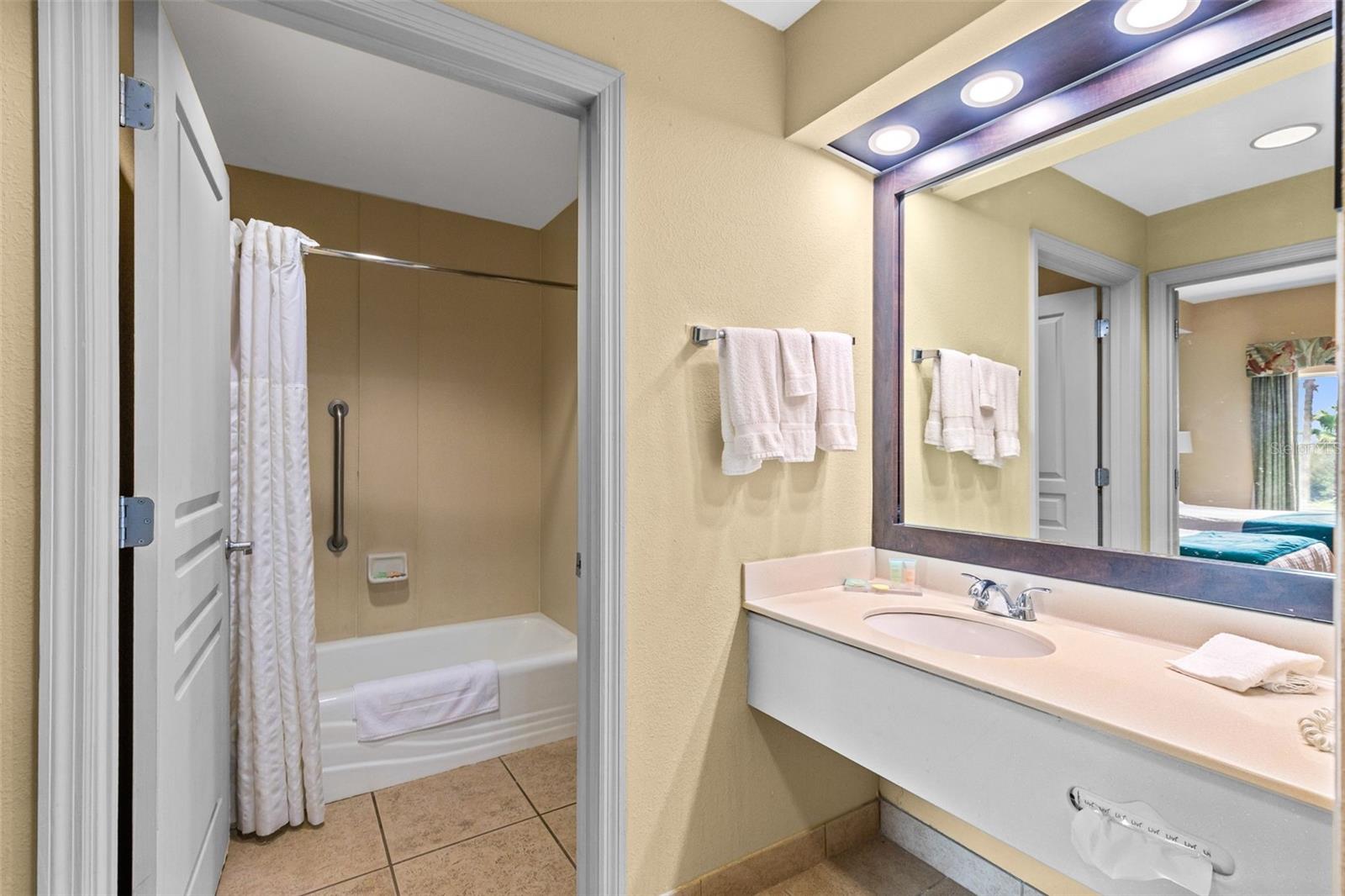 Image 9 of 28 For 8303 Palm Parkway 511