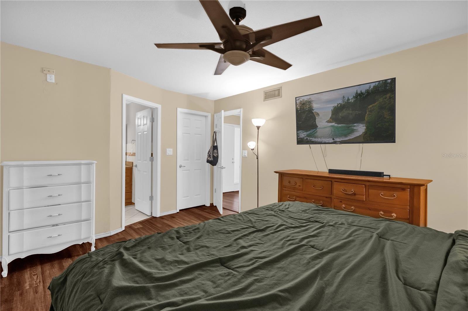 Image 14 of 37 For 5 Gumtree Court