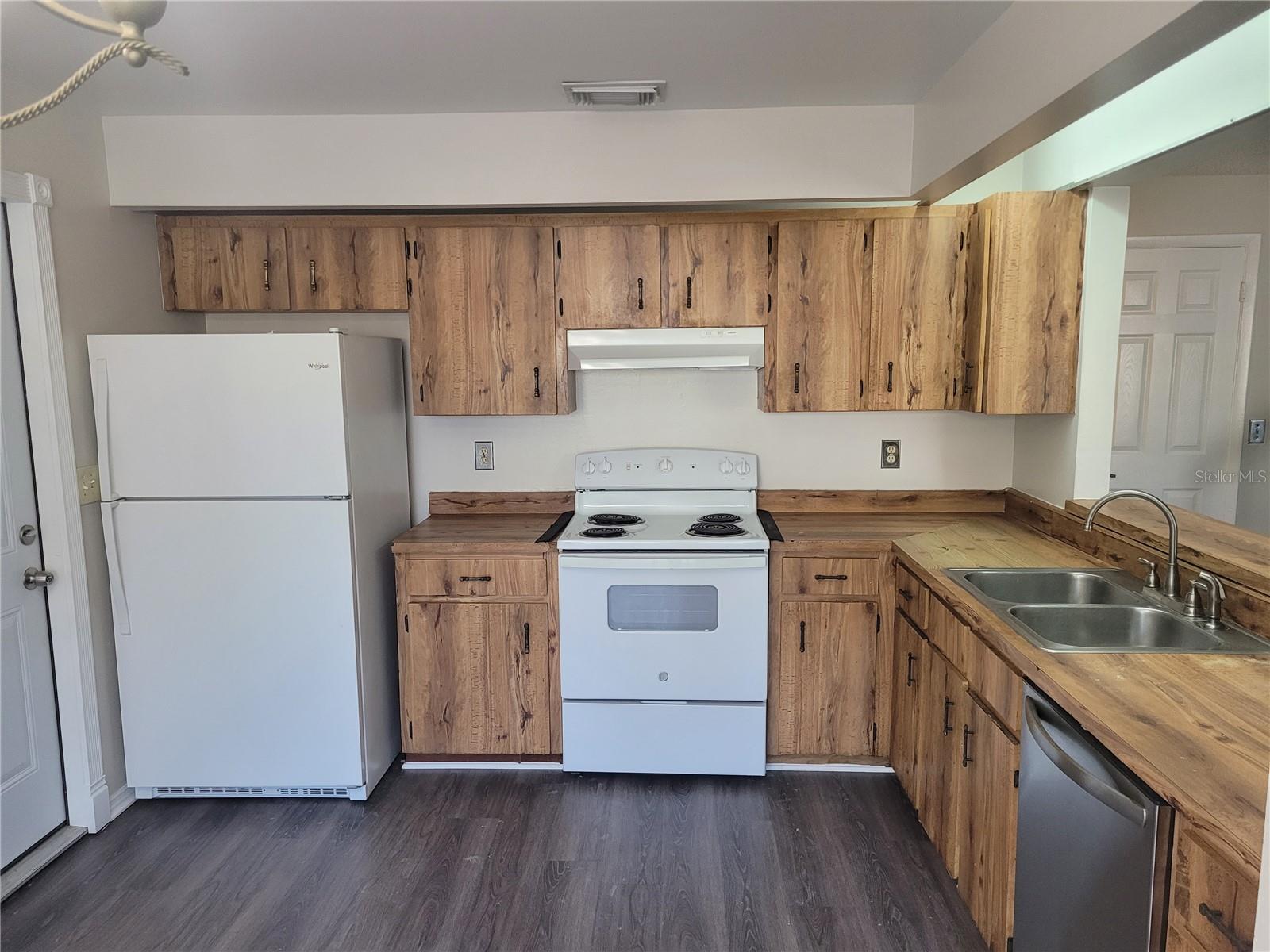 Image 14 of 37 For 4695 Pheasant Run Drive