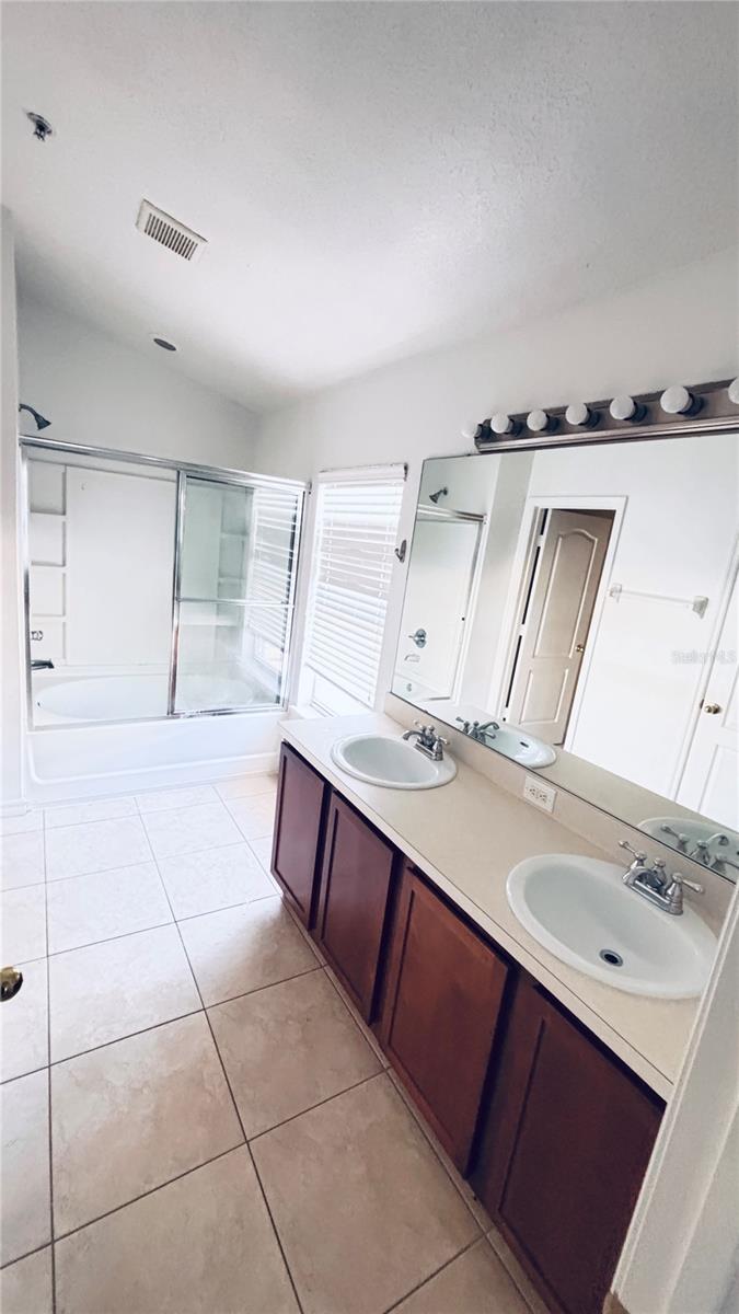 Image 11 of 18 For 10882 Eclipse Lily Way 61a