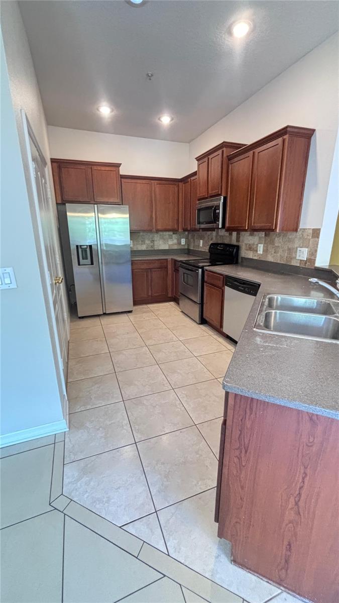 Image 7 of 18 For 10882 Eclipse Lily Way 61a