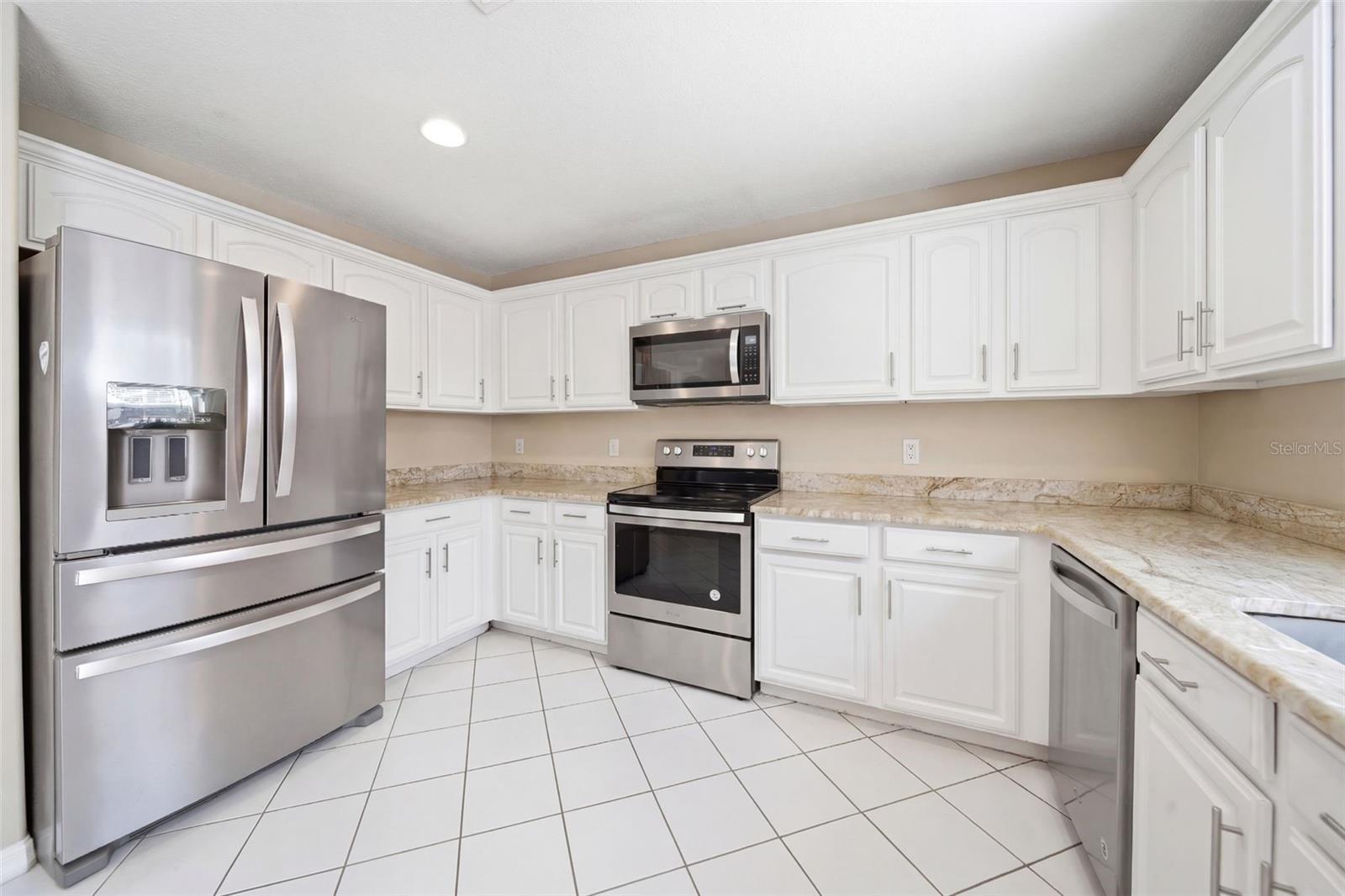 Image 13 of 35 For 411 Robin Road