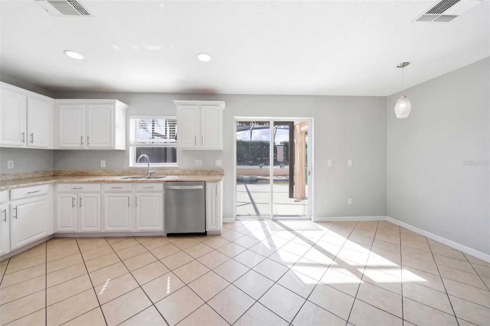 Image 14 of 35 For 411 Robin Road