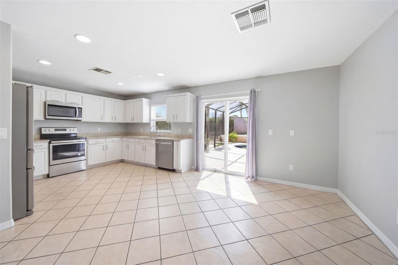 Image 15 of 35 For 411 Robin Road