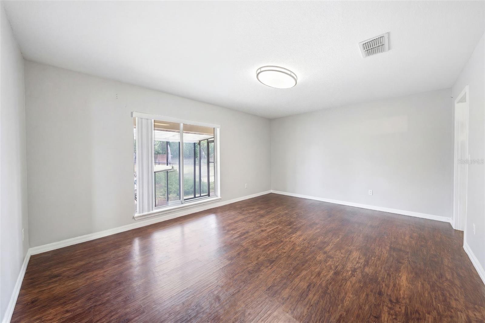 Image 17 of 35 For 411 Robin Road