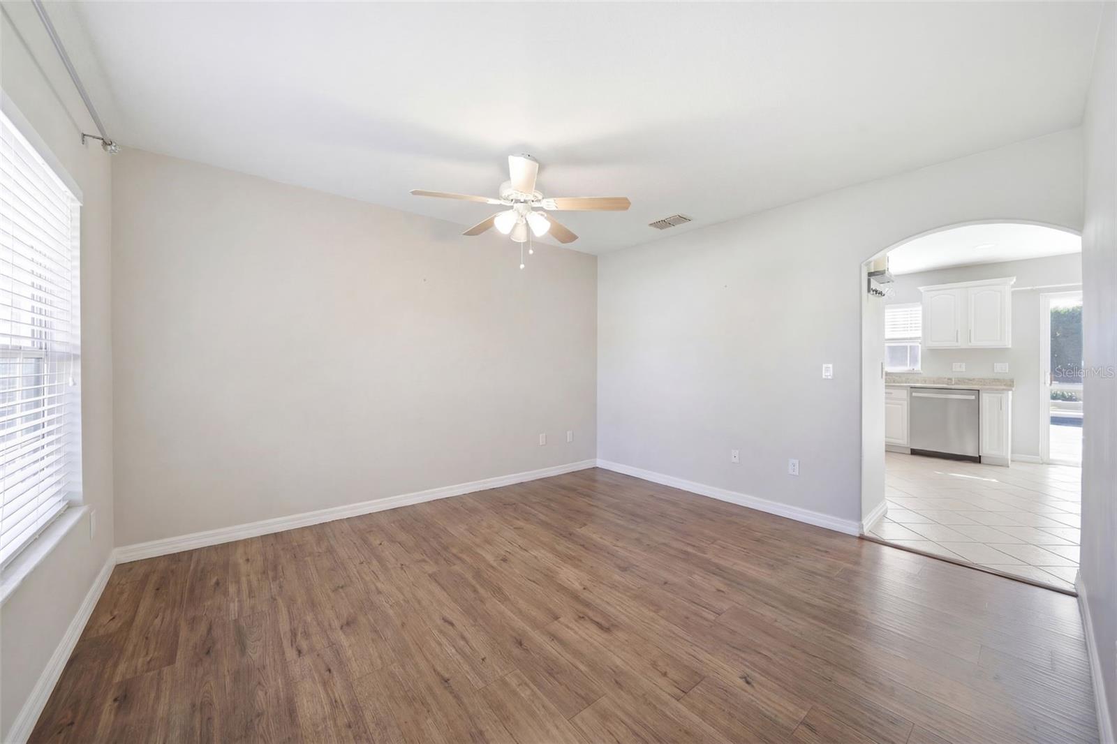 Image 18 of 35 For 411 Robin Road