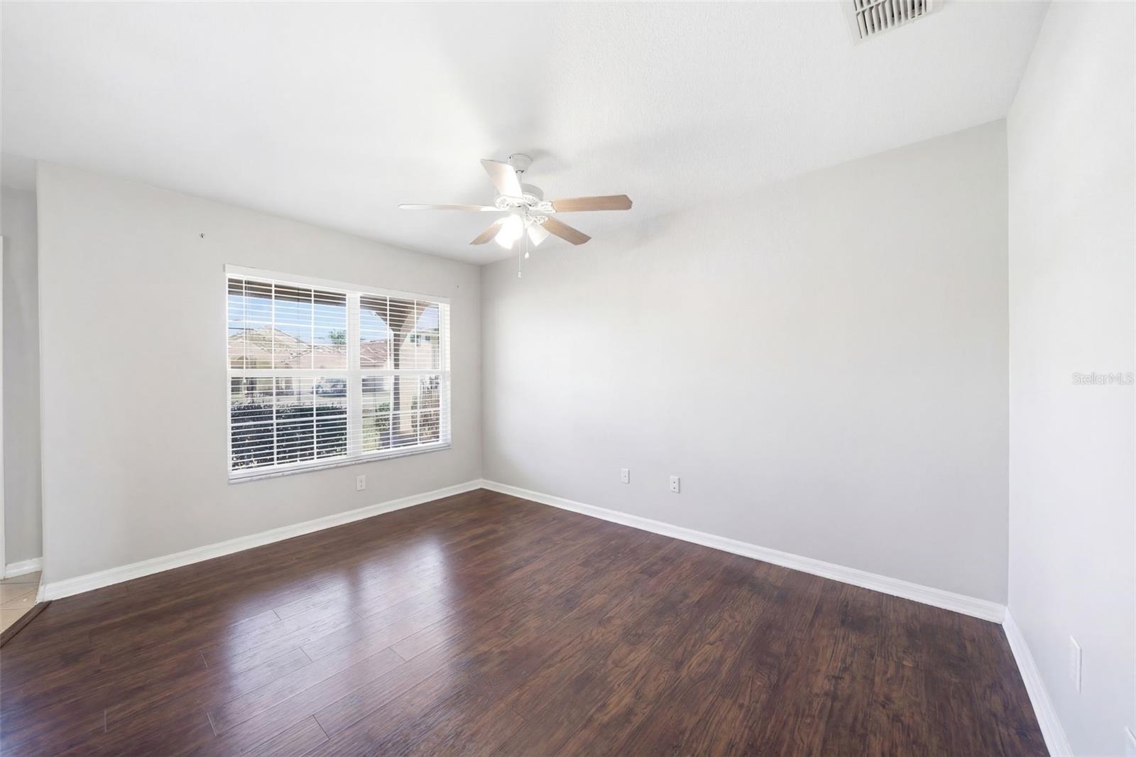 Image 19 of 35 For 411 Robin Road