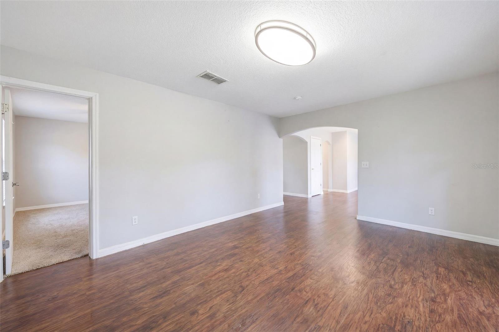 Image 21 of 35 For 411 Robin Road