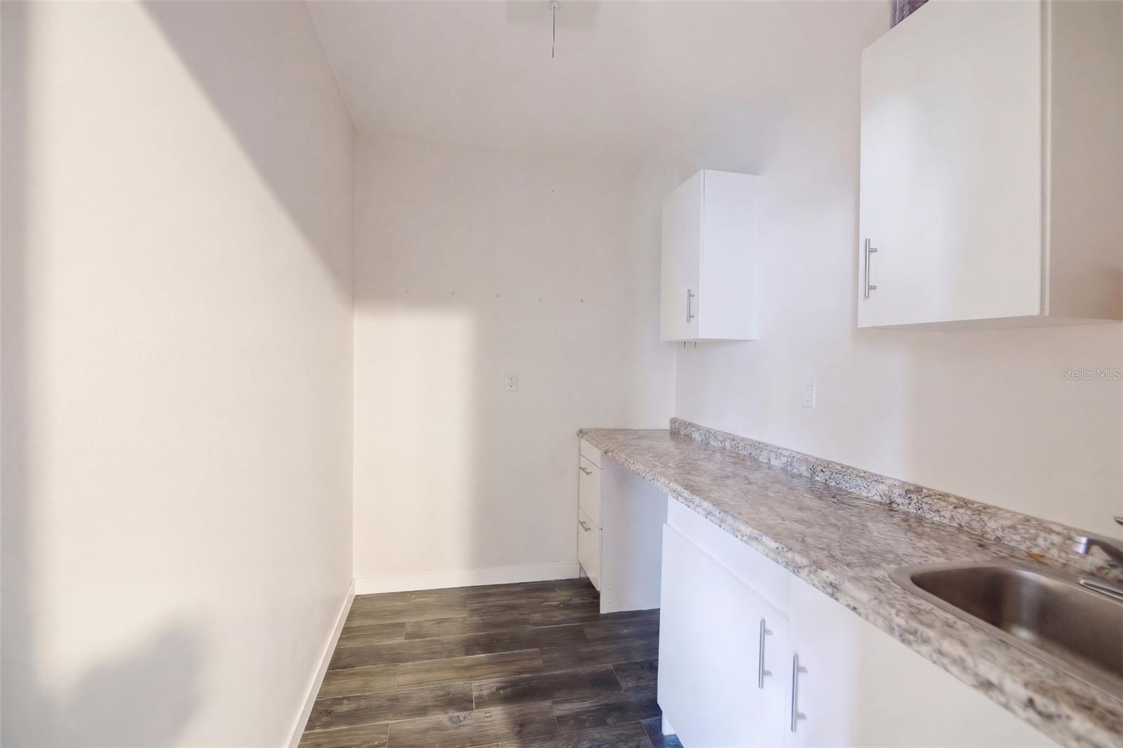 Image 29 of 35 For 411 Robin Road