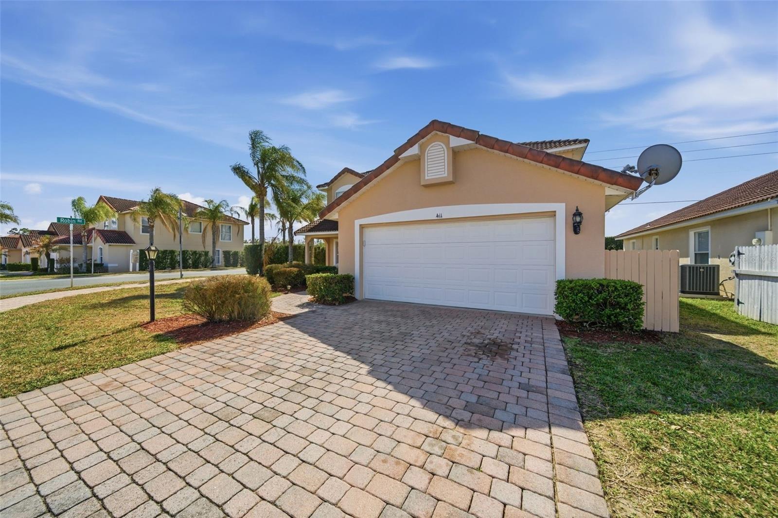 Image 3 of 35 For 411 Robin Road