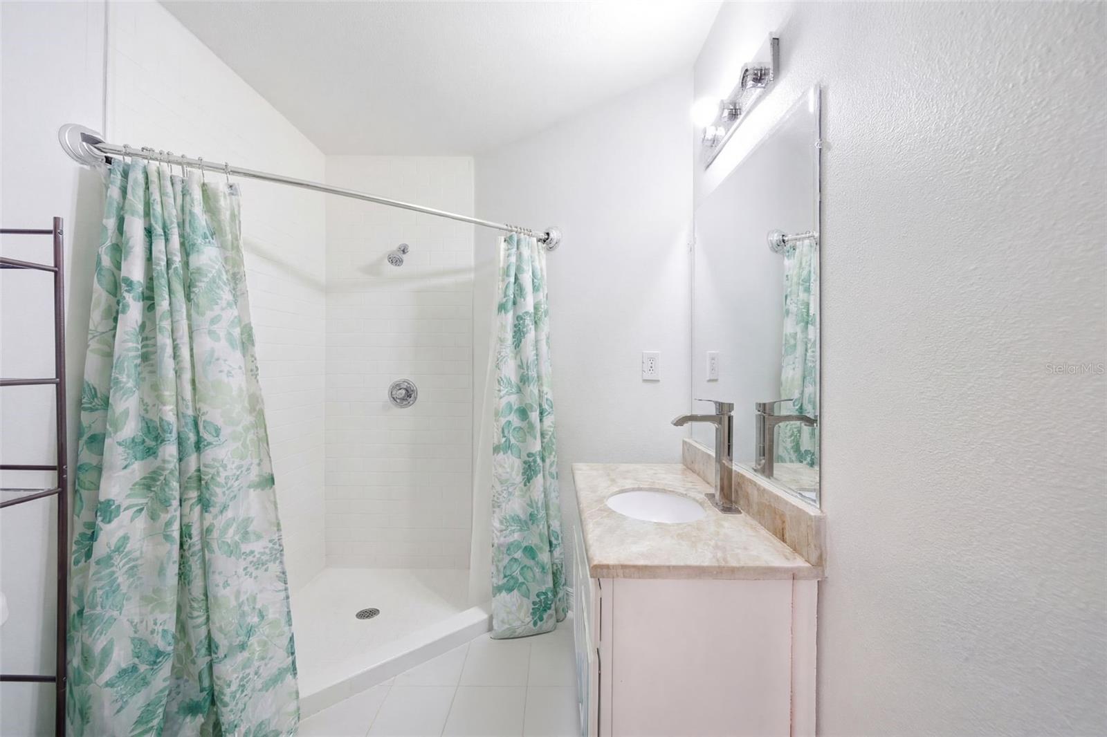 Image 30 of 35 For 411 Robin Road