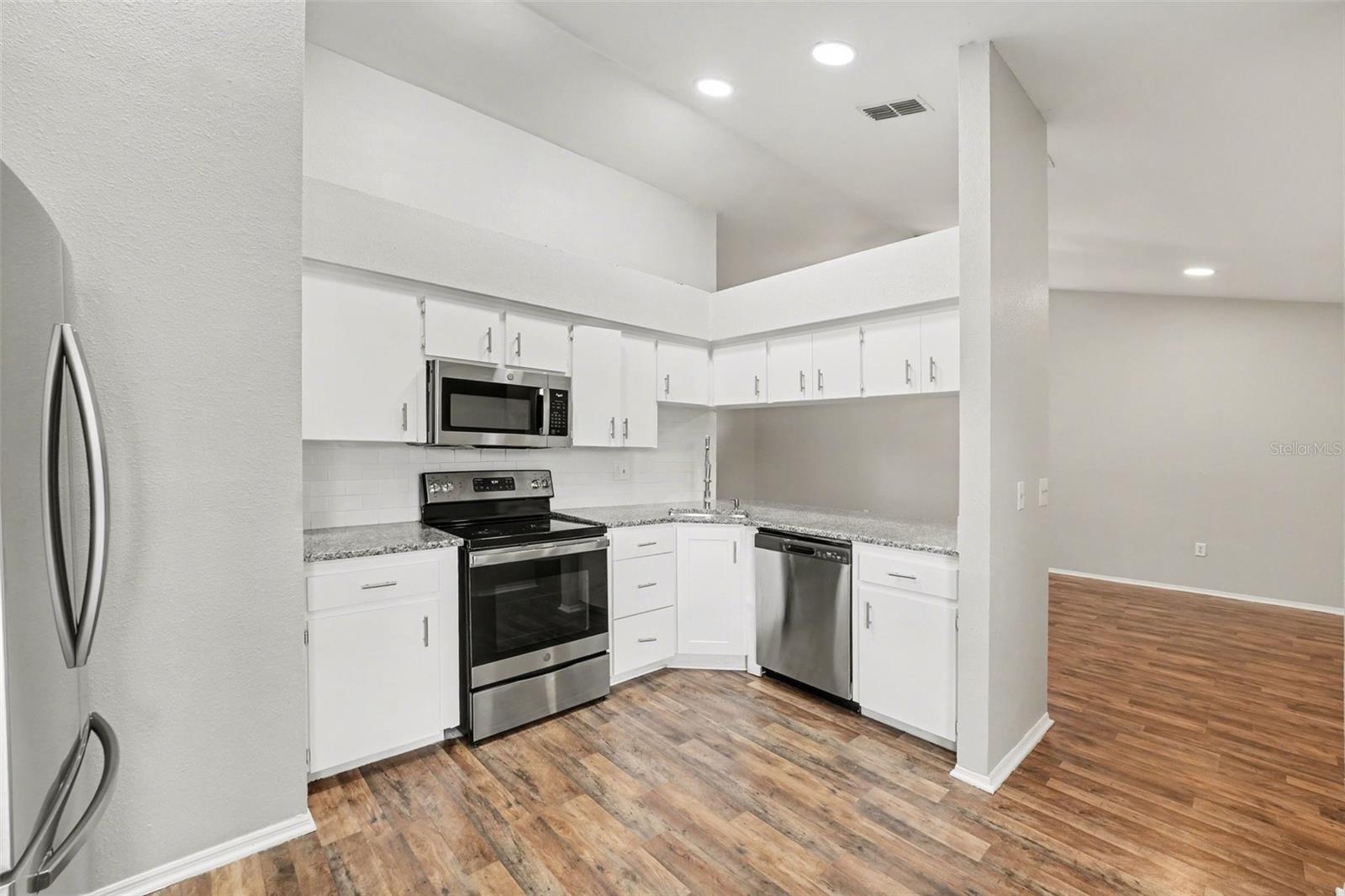 Image 6 of 21 For 638 Lake Dexter Circle