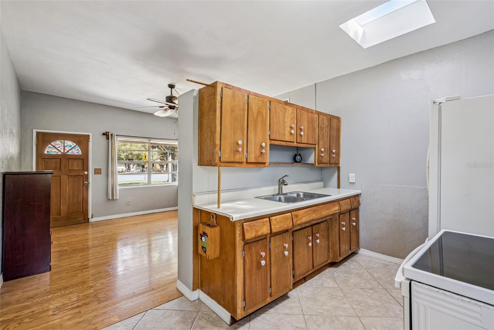 Listing photo id 8 for 129 Mayfair Circle