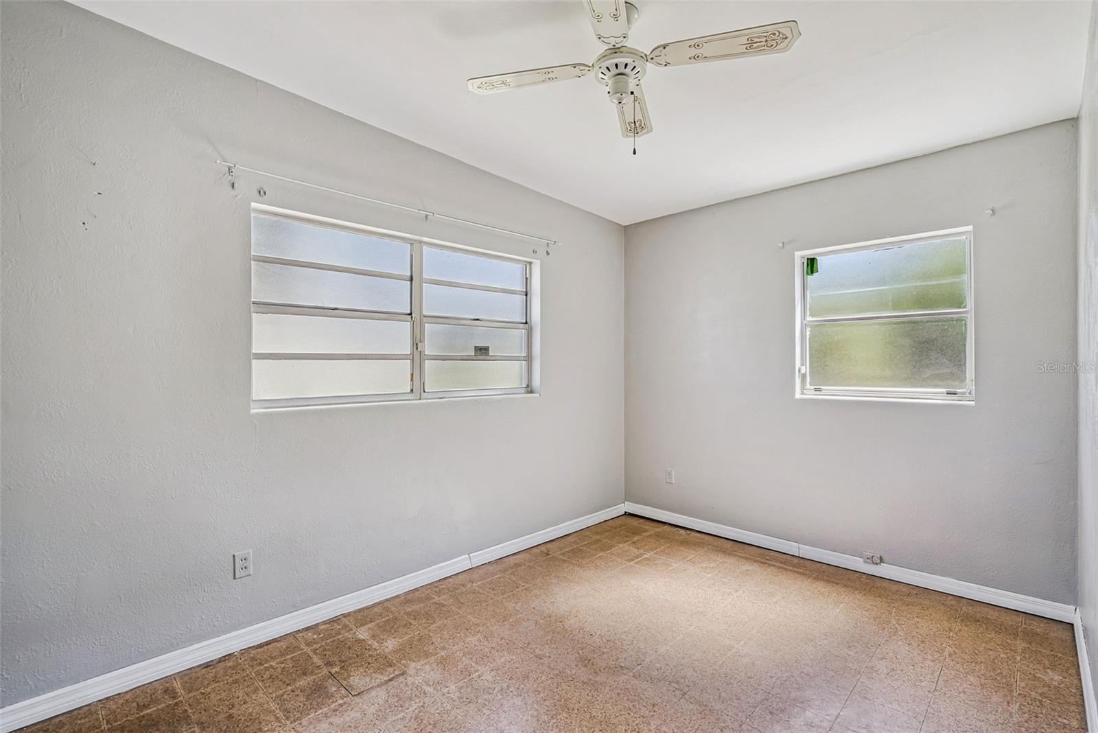 Listing photo id 10 for 129 Mayfair Circle