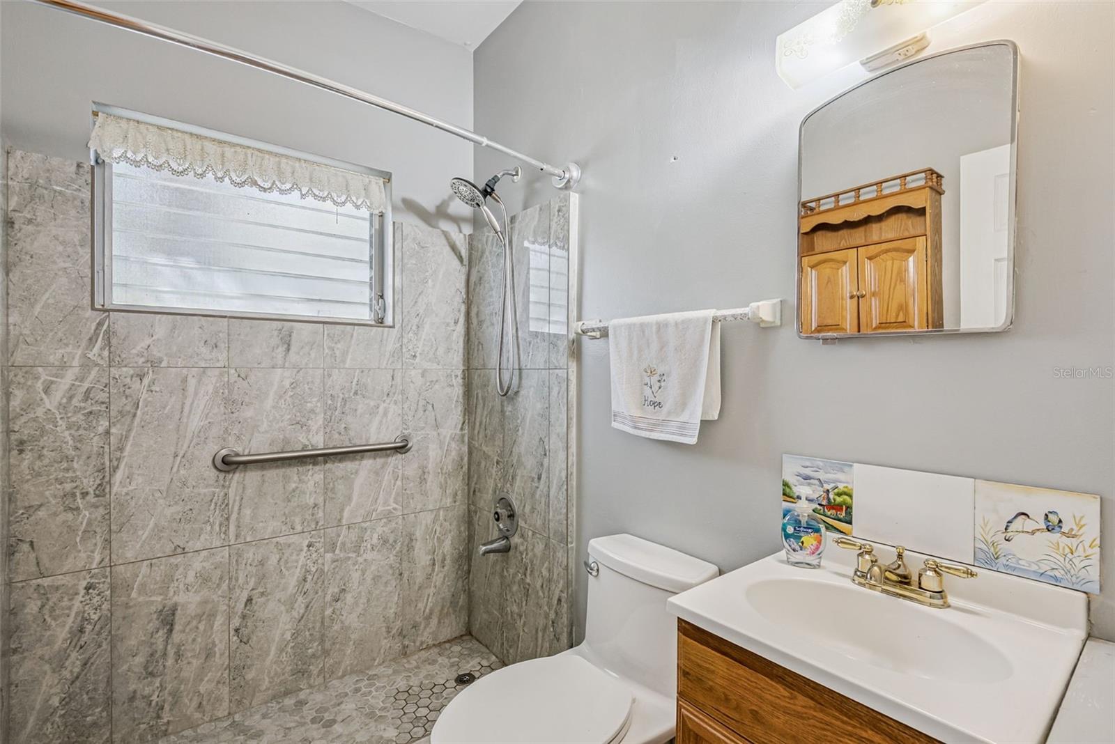 Listing photo id 11 for 129 Mayfair Circle