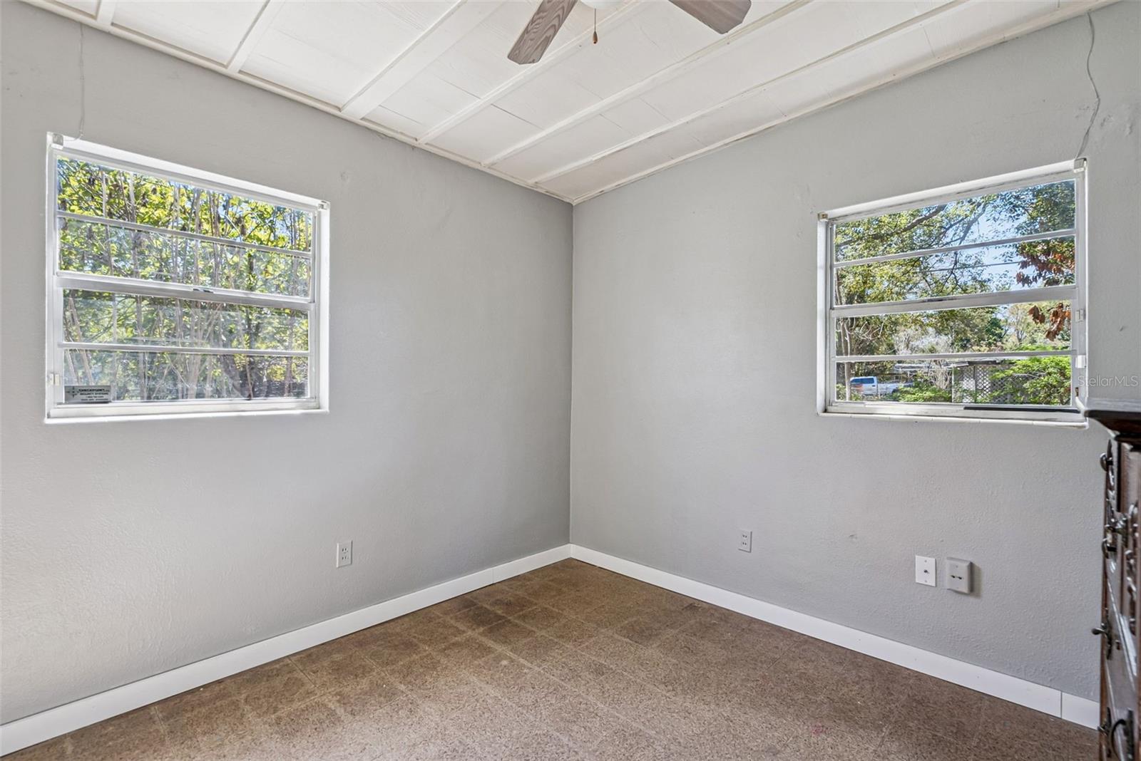 Listing photo id 12 for 129 Mayfair Circle