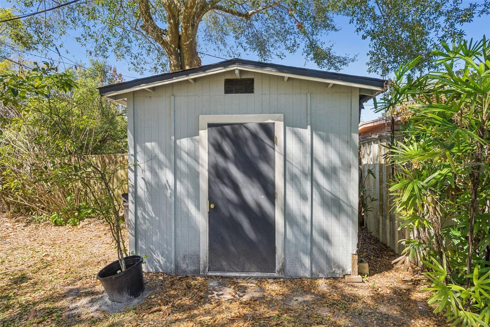 Listing photo id 18 for 129 Mayfair Circle