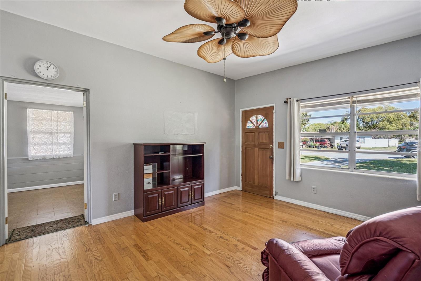 Listing photo id 4 for 129 Mayfair Circle