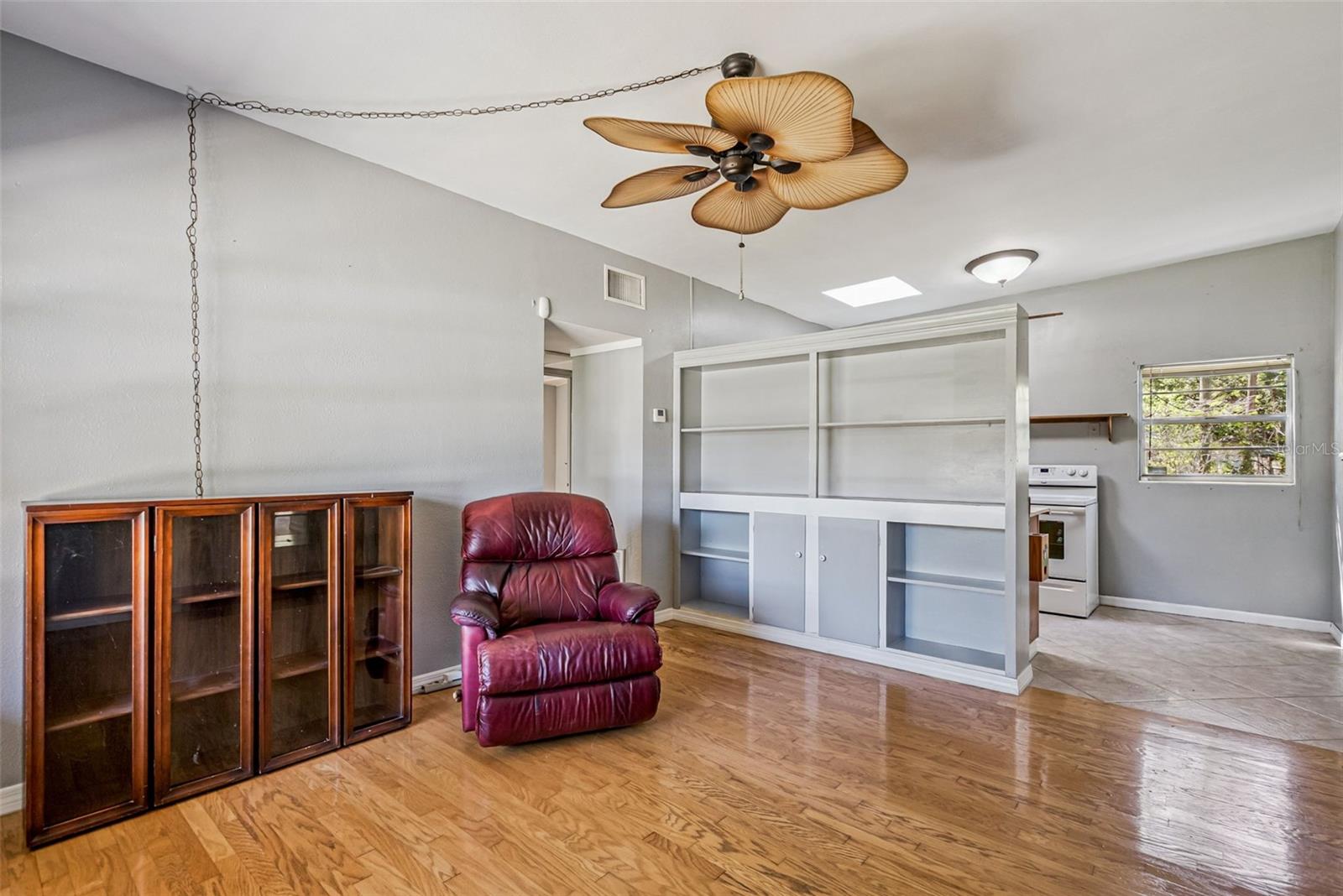 Listing photo id 6 for 129 Mayfair Circle