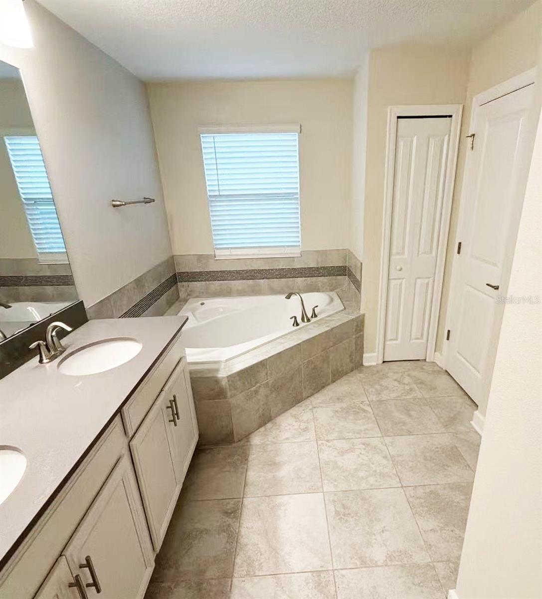 Image 13 of 27 For 11211 History Avenue