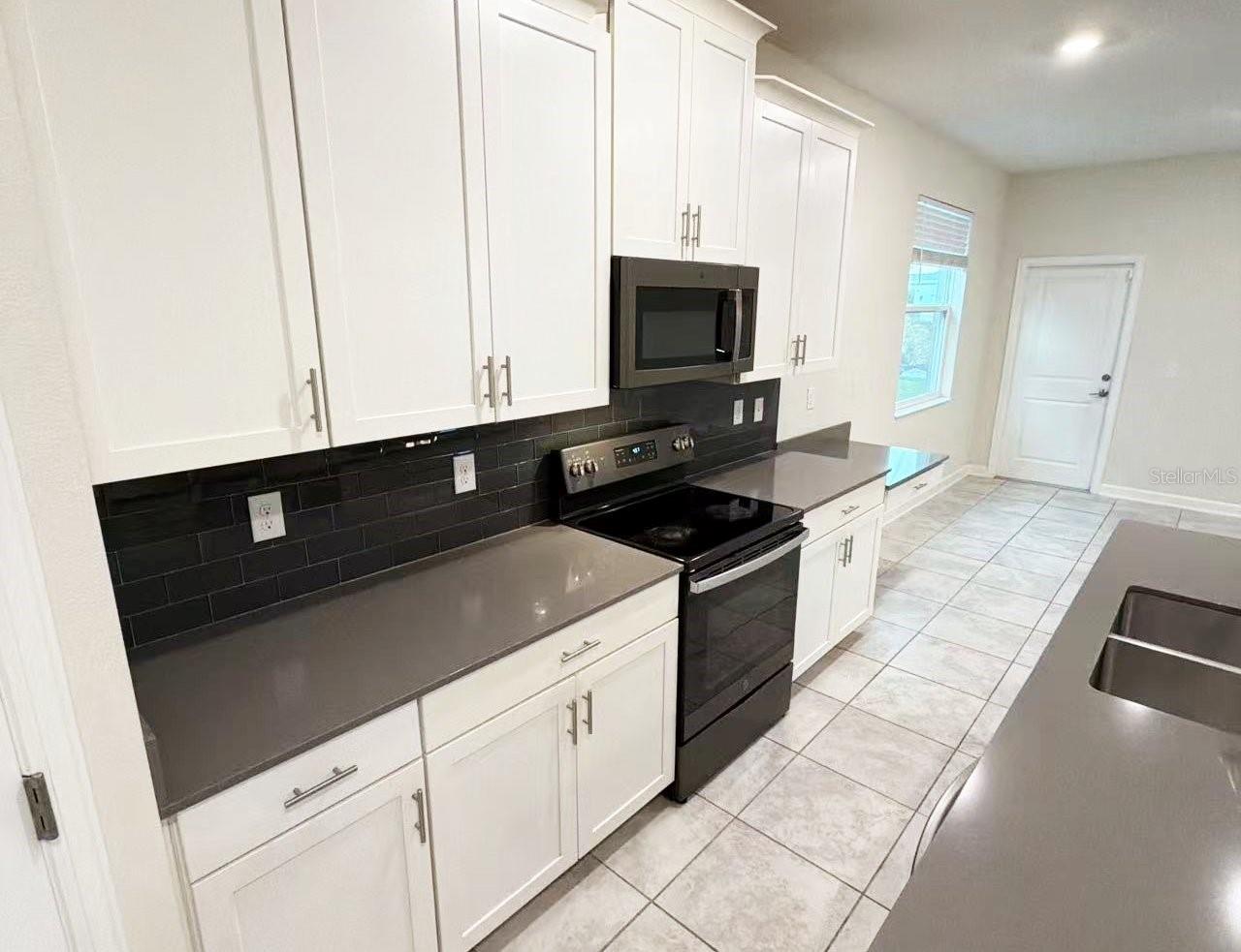 Image 5 of 27 For 11211 History Avenue