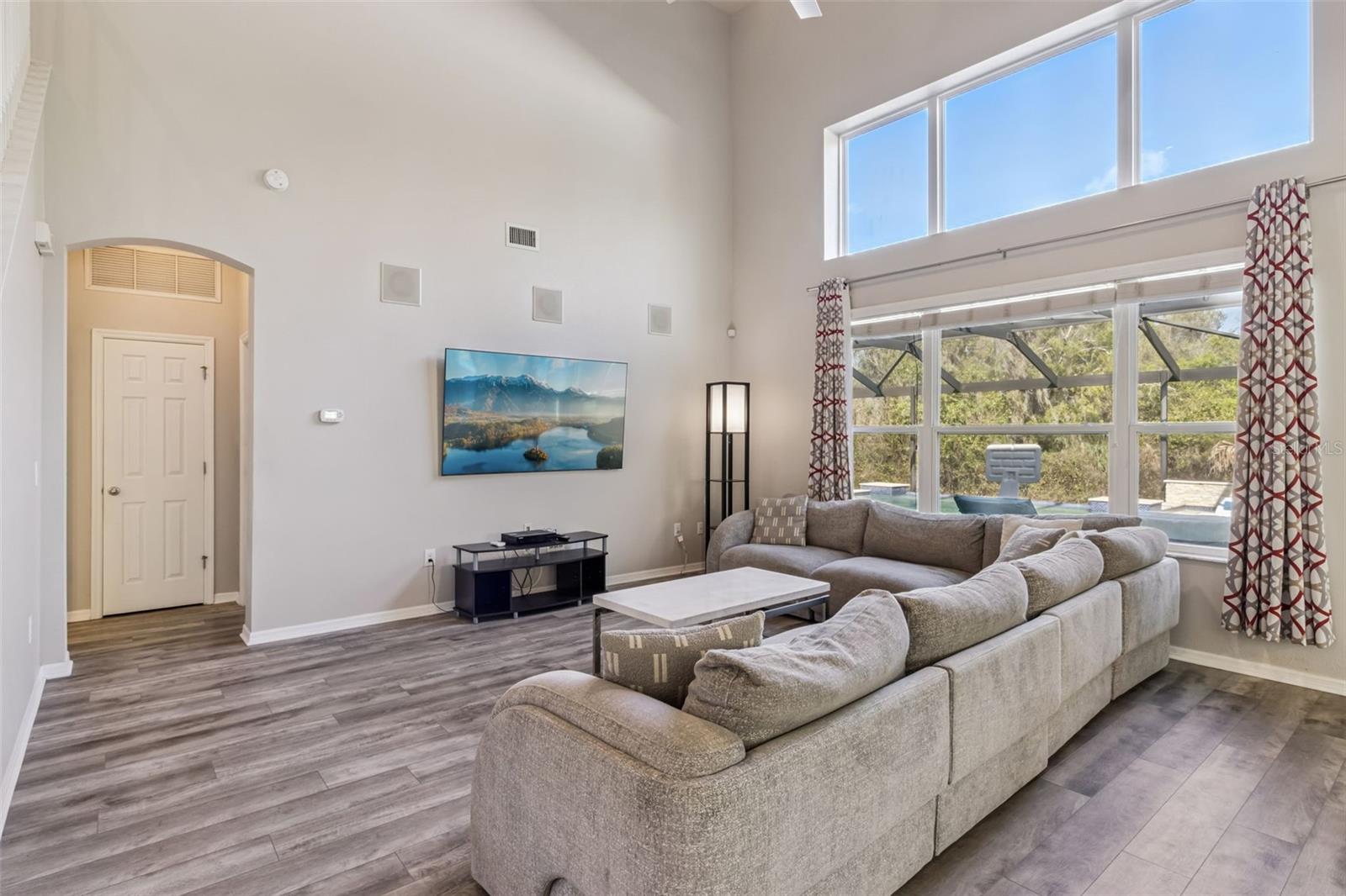 Image 12 of 77 For 15940 Ternglade Drive